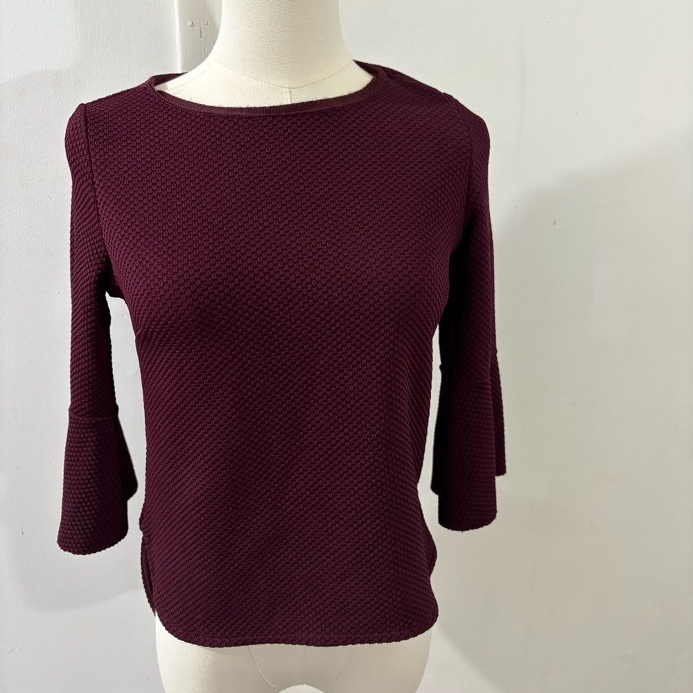 Zara Textured 3/4 Sleeve Blouse Top Burgundy Sz S‎ Bell Sleeve Asymmetric Hem